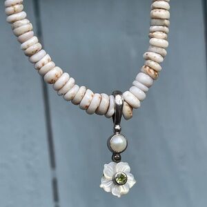 VINTAGE SHELL HEISHI Beads sterling silver flower Pendant NECKLACE vintage pearl